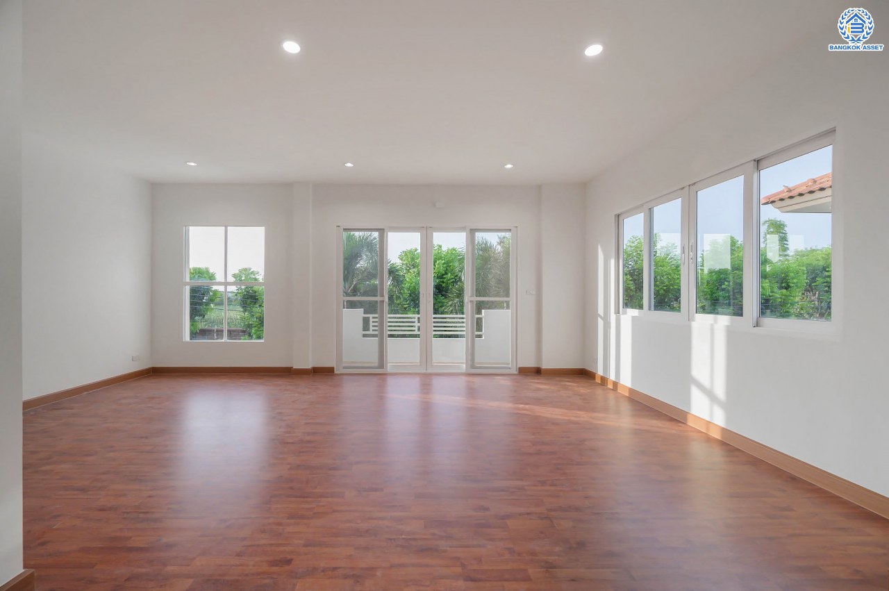 บ้านมือสองตกแต่งใหม่ โครงการ คาซ่าแกรนด์ รัตนาธิเบศร์-ราชพฤกษ์ บ้านเดี่ยวจากแบรนด์ Q.House เนื้อที่ 68 ตร.ว. ฟังก์ชัน 3 ห้องนอน 4 ห้องน้ำ 1 ห้องแม่บ้าน จอดรถได้ถึง 2 คัน พร้อม Facilities ครบครัน บนทำเลเดินทางสะดวก ติดถนนราชพฤกษ์ ใกล้เซ็นทรัลเวสต์เกต และรถไฟฟ้าสายสีม่วง "สถานีบางรักใหญ่"